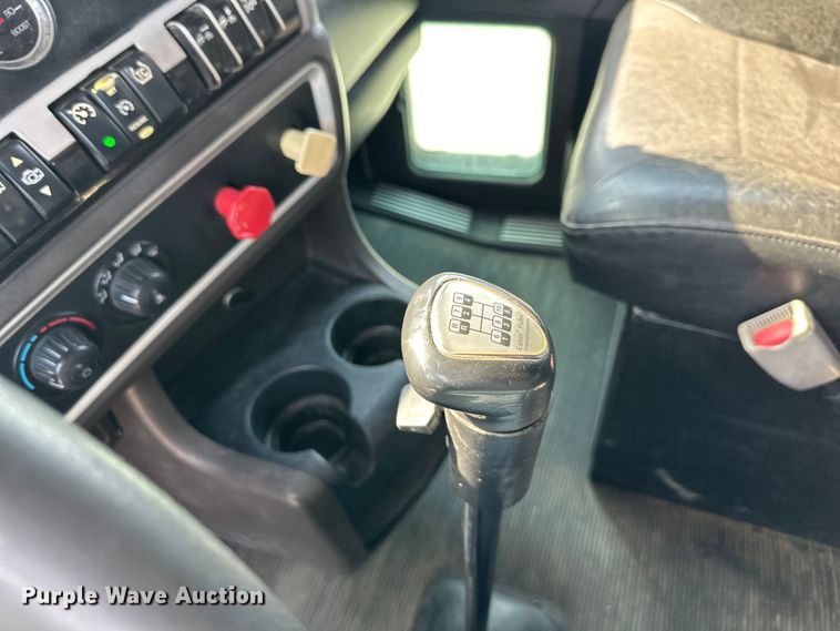 image for item EJ6359 2013 Kenworth T660 semi truck