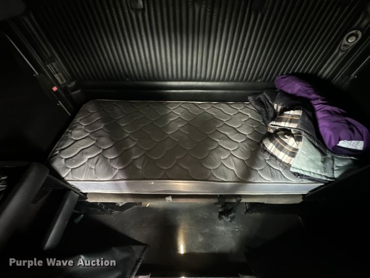 image for item EJ6359 2013 Kenworth T660 semi truck