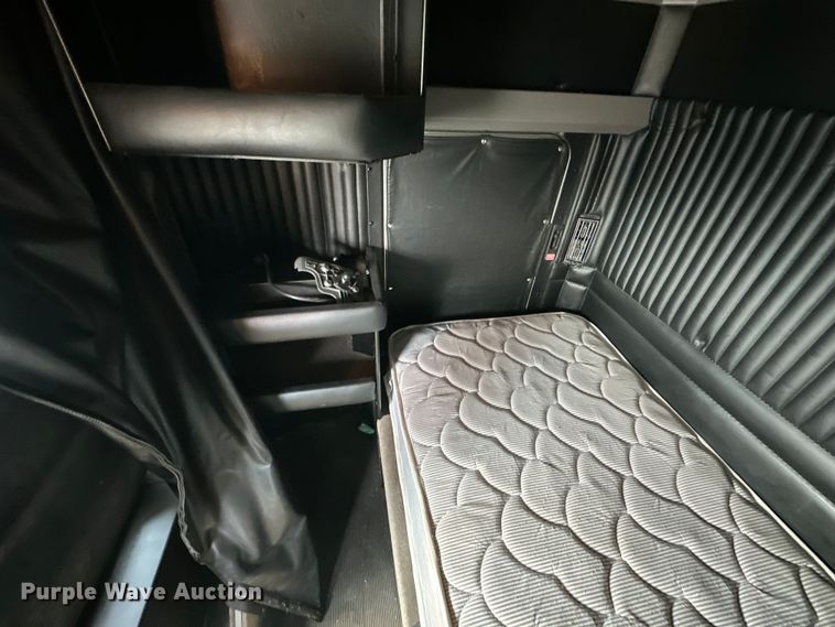 image for item EJ6359 2013 Kenworth T660 semi truck