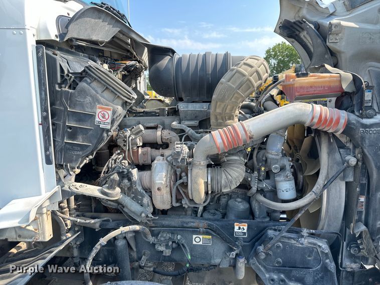 image for item EJ6359 2013 Kenworth T660 semi truck