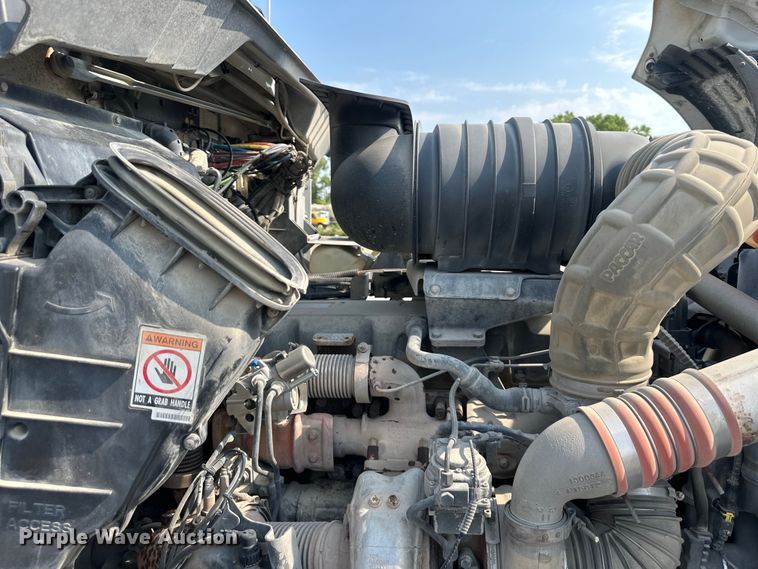 image for item EJ6359 2013 Kenworth T660 semi truck