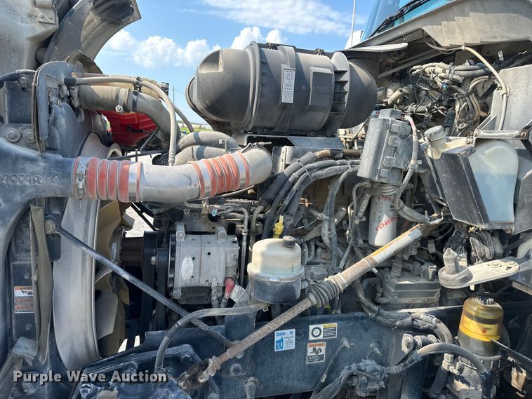 image for item EJ6359 2013 Kenworth T660 semi truck