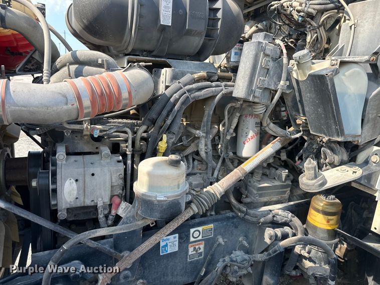 image for item EJ6359 2013 Kenworth T660 semi truck