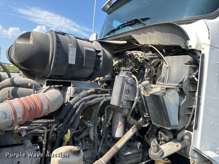 image for item EJ6359 2013 Kenworth T660 semi truck