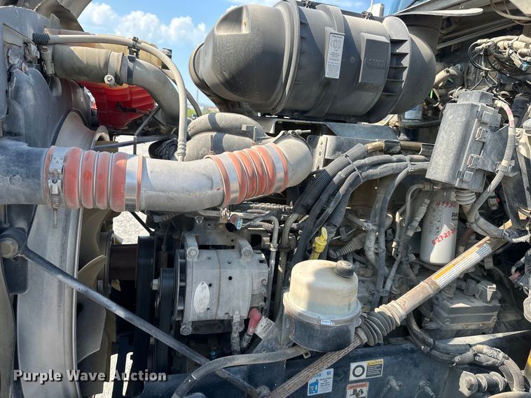 image for item EJ6359 2013 Kenworth T660 semi truck