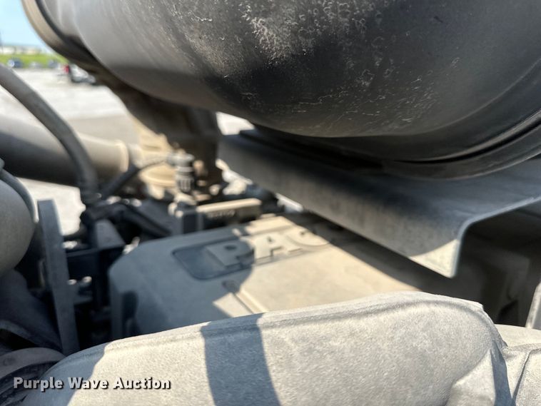 image for item EJ6359 2013 Kenworth T660 semi truck