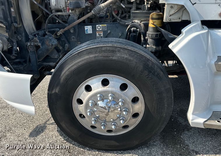 image for item EJ6359 2013 Kenworth T660 semi truck