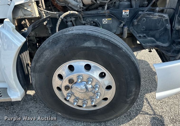 image for item EJ6359 2013 Kenworth T660 semi truck