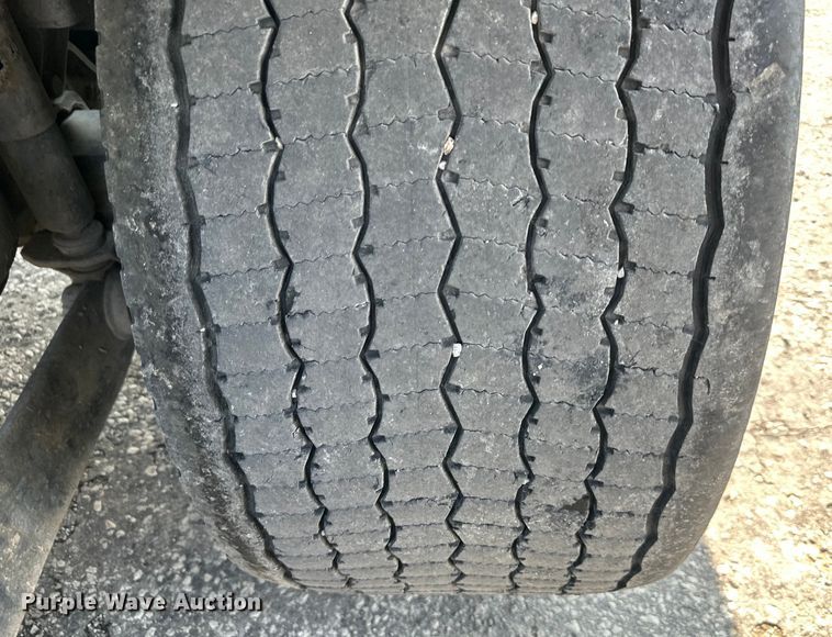 image for item EJ6359 2013 Kenworth T660 semi truck