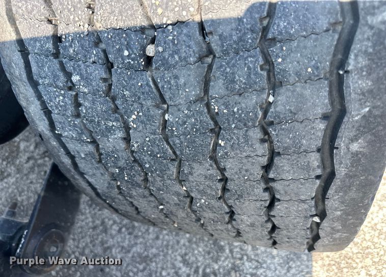 image for item EJ6359 2013 Kenworth T660 semi truck