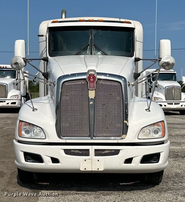 image for item EJ6360 2014 Kenworth T660 semi truck