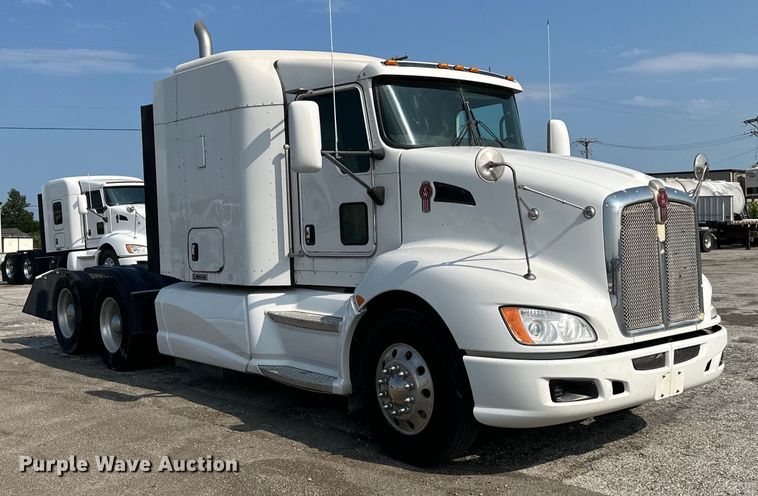image for item EJ6360 2014 Kenworth T660 semi truck
