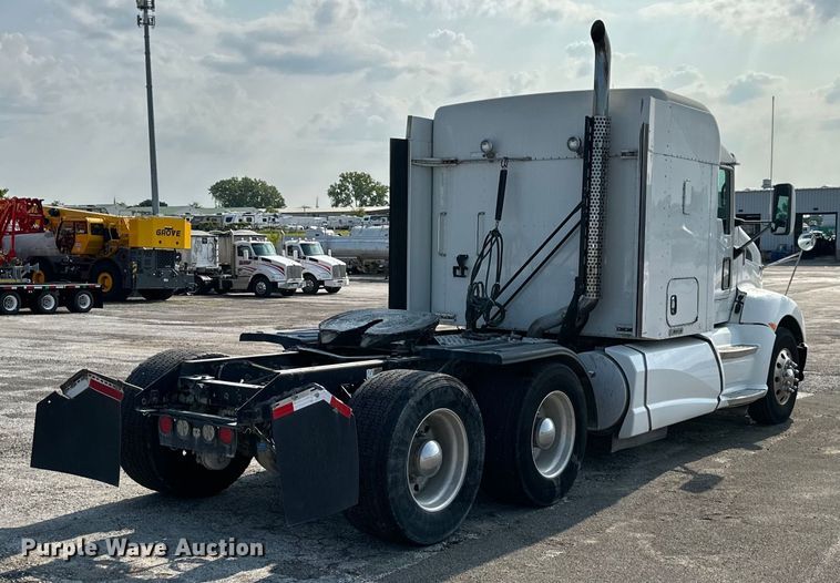 image for item EJ6360 2014 Kenworth T660 semi truck