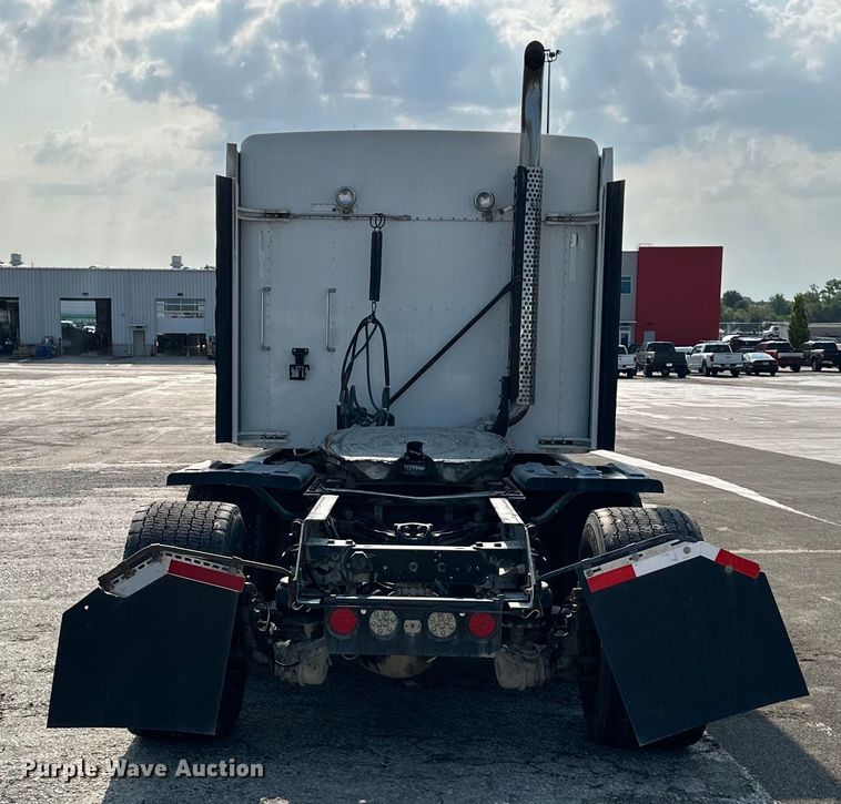 image for item EJ6360 2014 Kenworth T660 semi truck