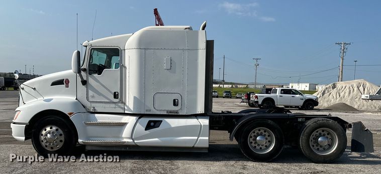 image for item EJ6360 2014 Kenworth T660 semi truck
