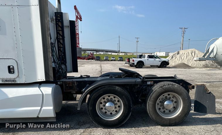 image for item EJ6360 2014 Kenworth T660 semi truck