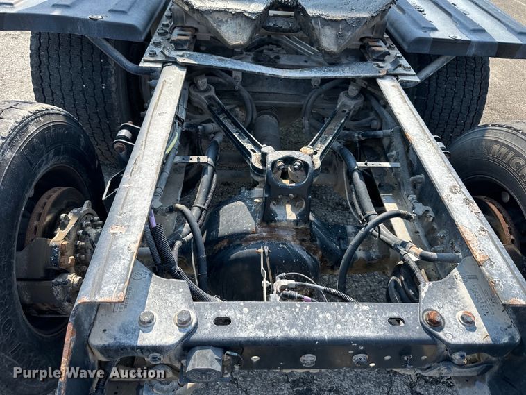 image for item EJ6360 2014 Kenworth T660 semi truck