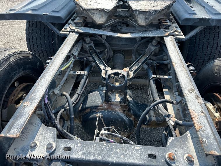 image for item EJ6360 2014 Kenworth T660 semi truck