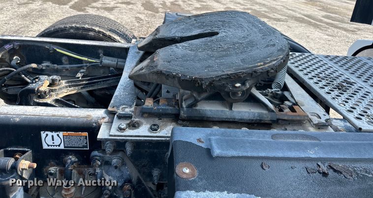 image for item EJ6360 2014 Kenworth T660 semi truck