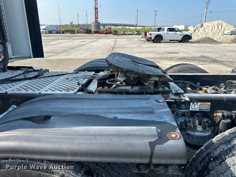 image for item EJ6360 2014 Kenworth T660 semi truck