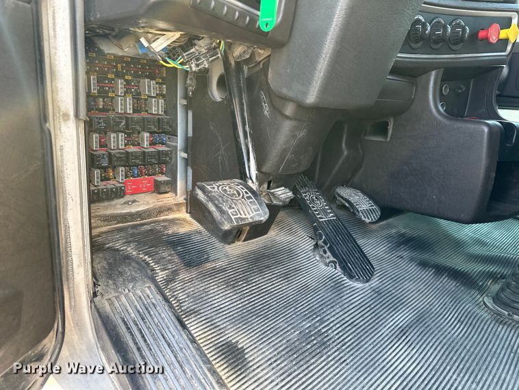 image for item EJ6360 2014 Kenworth T660 semi truck