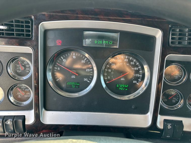 image for item EJ6360 2014 Kenworth T660 semi truck