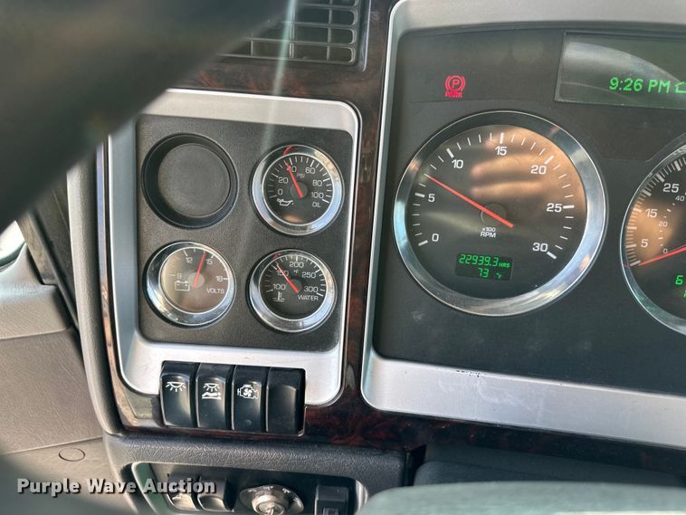 image for item EJ6360 2014 Kenworth T660 semi truck