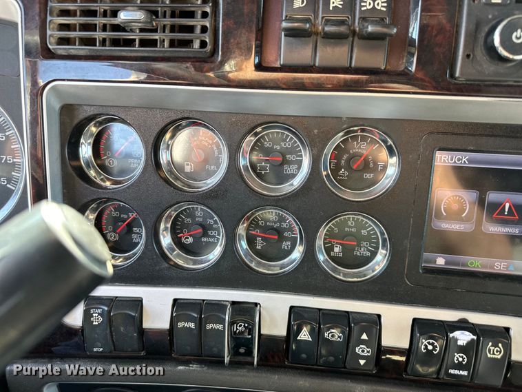 image for item EJ6360 2014 Kenworth T660 semi truck