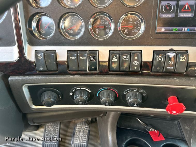 image for item EJ6360 2014 Kenworth T660 semi truck