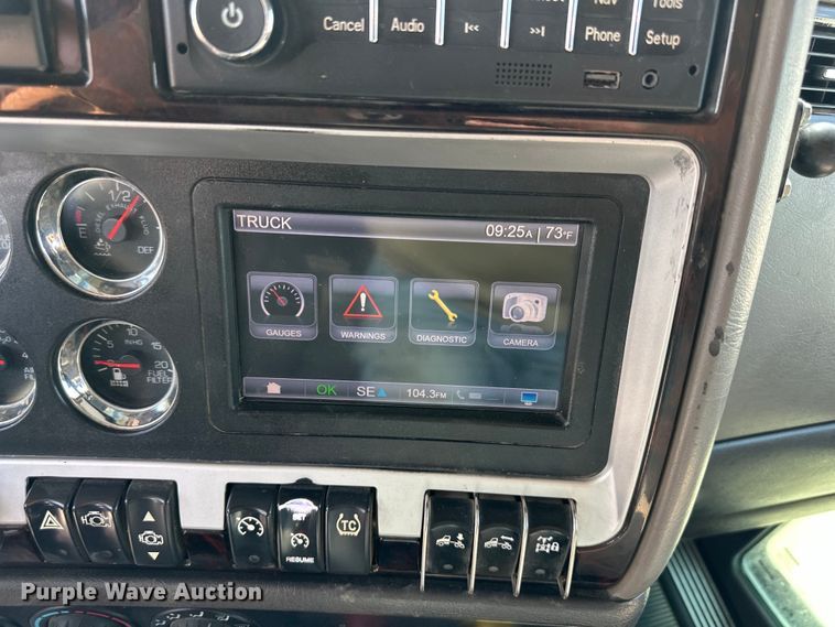 image for item EJ6360 2014 Kenworth T660 semi truck