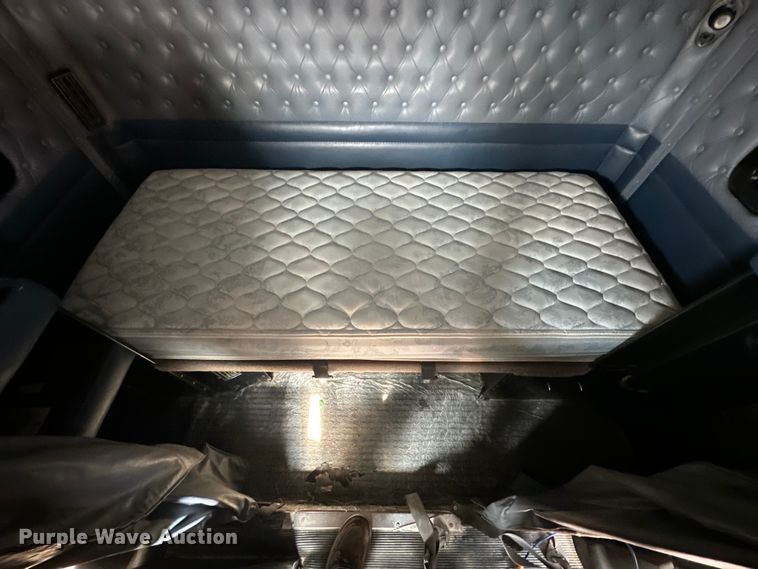 image for item EJ6360 2014 Kenworth T660 semi truck