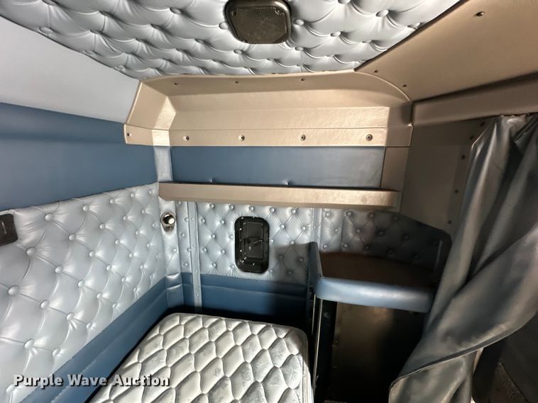 image for item EJ6360 2014 Kenworth T660 semi truck