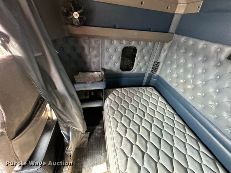 image for item EJ6360 2014 Kenworth T660 semi truck