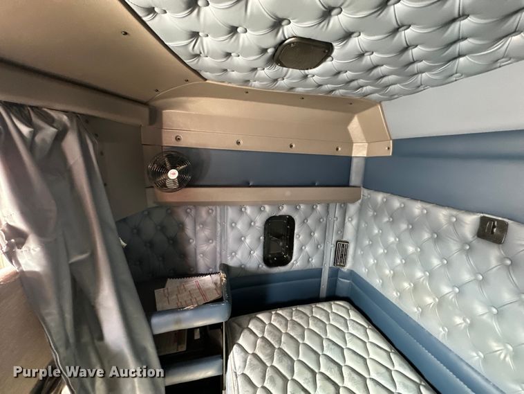 image for item EJ6360 2014 Kenworth T660 semi truck