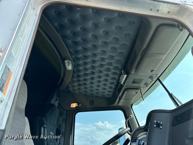 image for item EJ6360 2014 Kenworth T660 semi truck