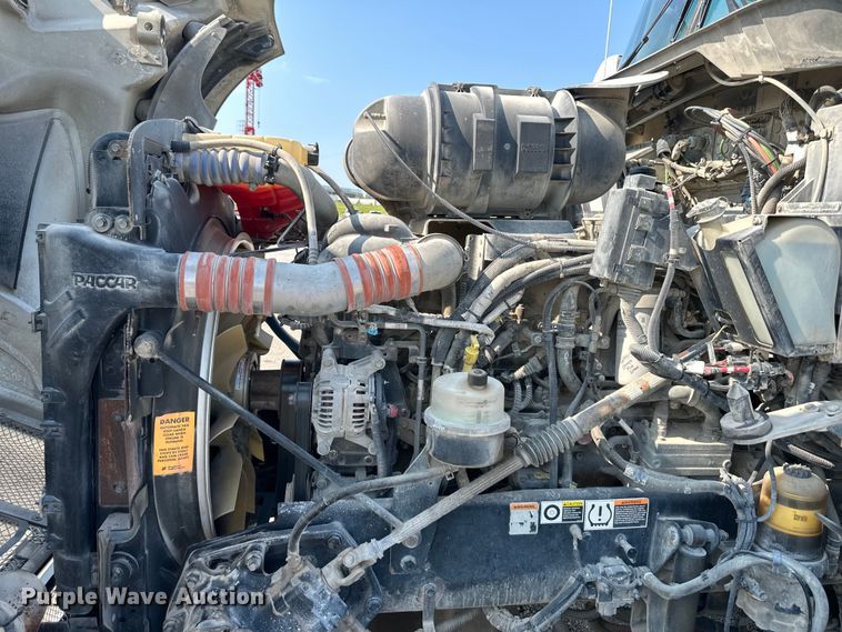 image for item EJ6360 2014 Kenworth T660 semi truck