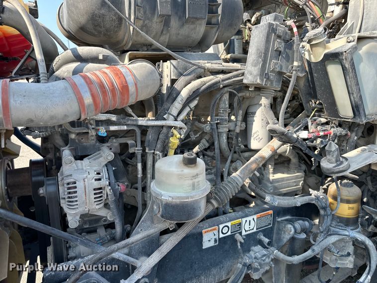 image for item EJ6360 2014 Kenworth T660 semi truck