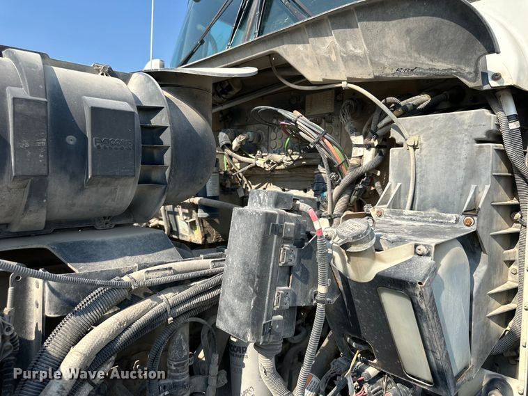 image for item EJ6360 2014 Kenworth T660 semi truck