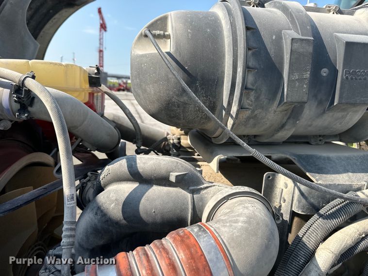 image for item EJ6360 2014 Kenworth T660 semi truck