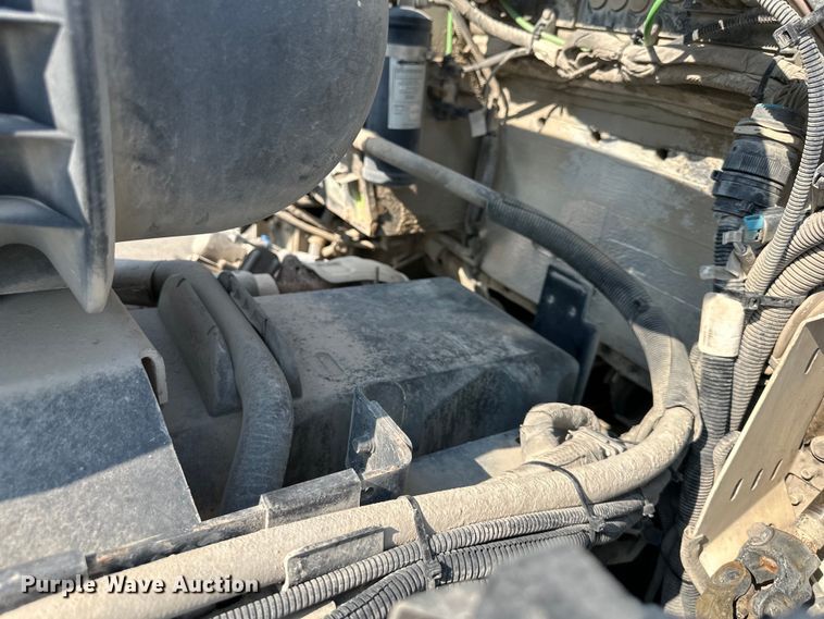 image for item EJ6360 2014 Kenworth T660 semi truck