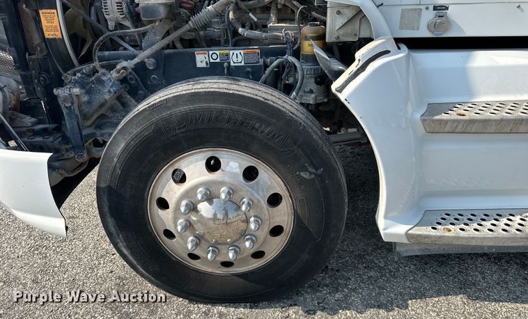 image for item EJ6360 2014 Kenworth T660 semi truck