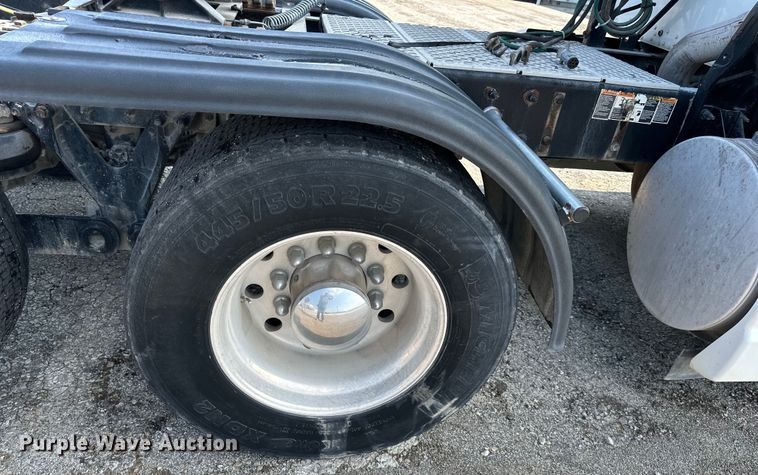 image for item EJ6360 2014 Kenworth T660 semi truck