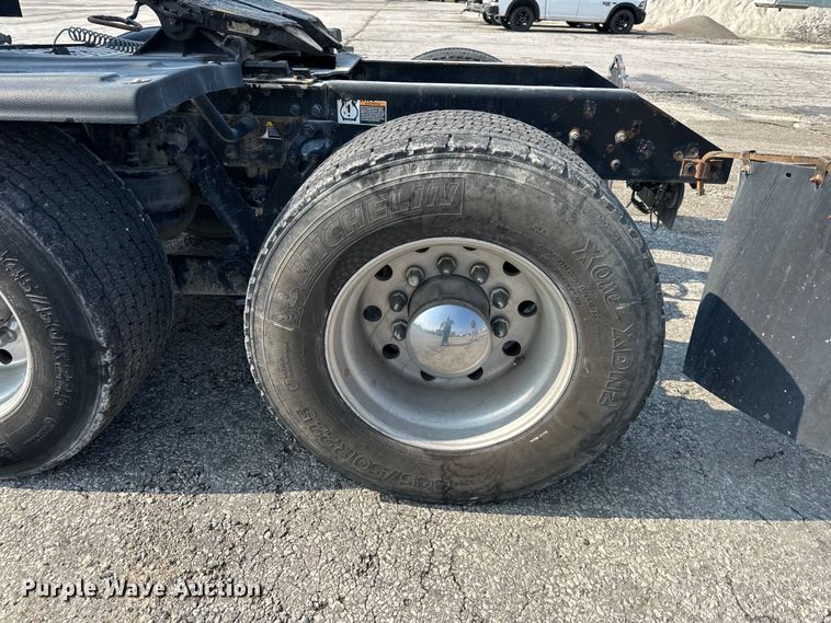 image for item EJ6360 2014 Kenworth T660 semi truck