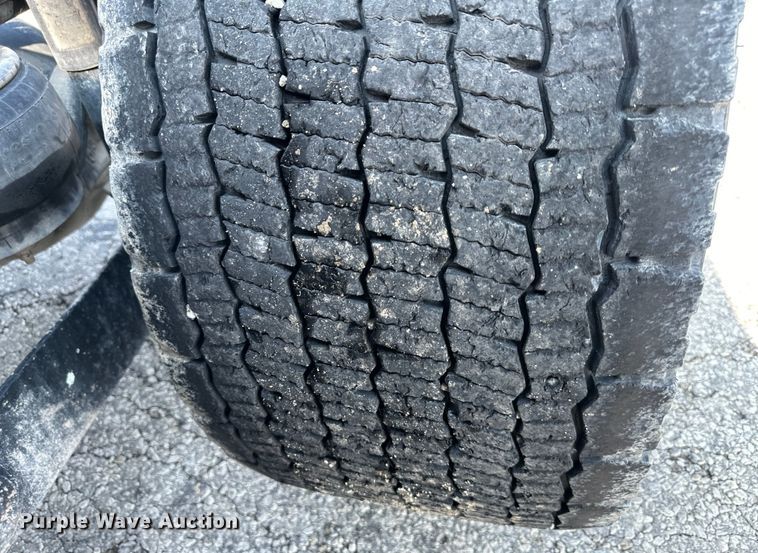 image for item EJ6360 2014 Kenworth T660 semi truck