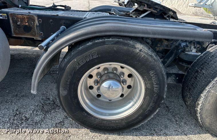 image for item EJ6360 2014 Kenworth T660 semi truck