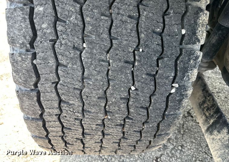 image for item EJ6360 2014 Kenworth T660 semi truck