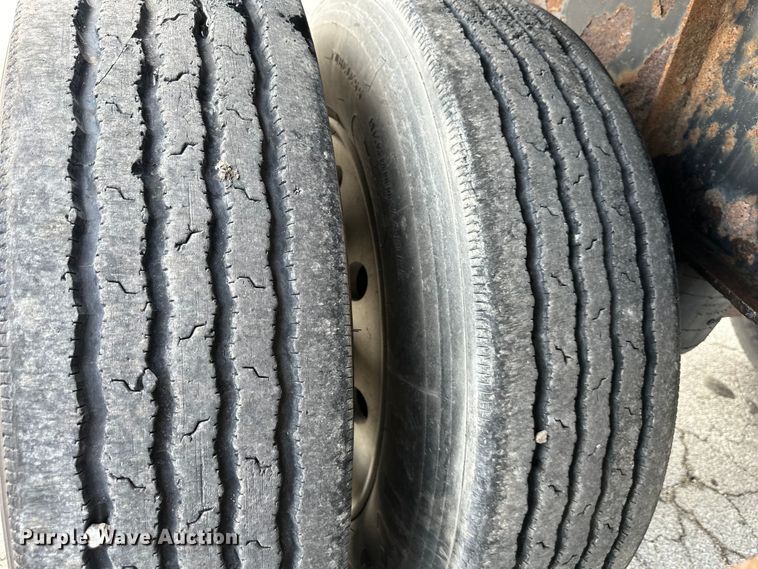 image for item EJ6361 2005 Great Dane  flatbed trailer