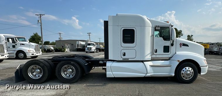 image for item EJ6363 2015 Kenworth  T660 semi truck