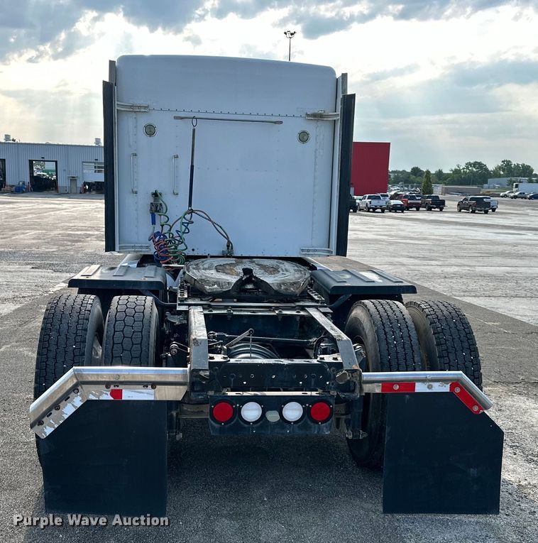 image for item EJ6363 2015 Kenworth  T660 semi truck