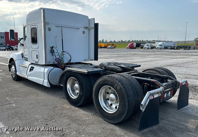 image for item EJ6363 2015 Kenworth  T660 semi truck